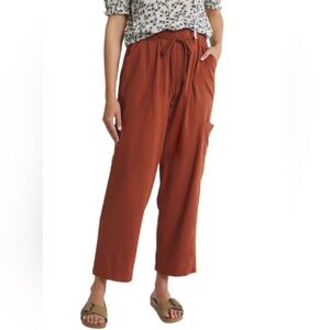Woman's Melrose and Market Barrel Leg Utility Pants in Rust Sequoia. Size xs